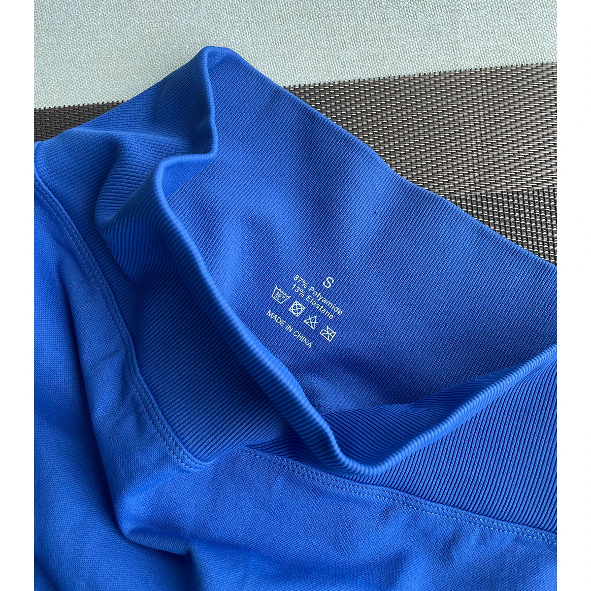 Seamless Women's Fitness Shorts for Yoga and Gym Activities