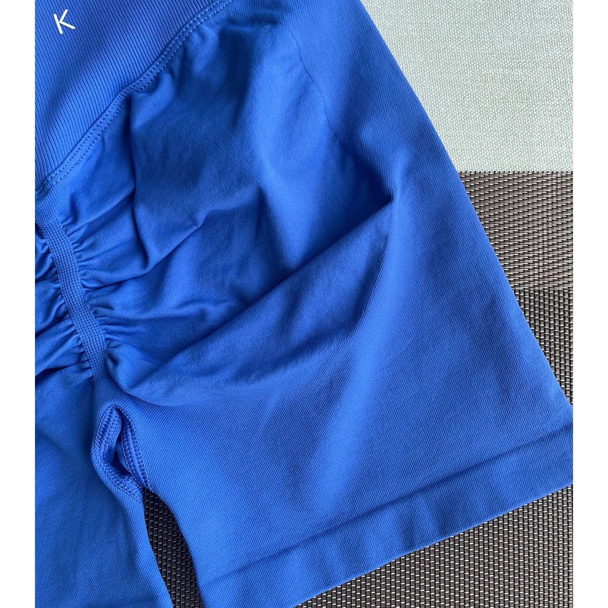 Seamless Women's Fitness Shorts for Yoga and Gym Activities