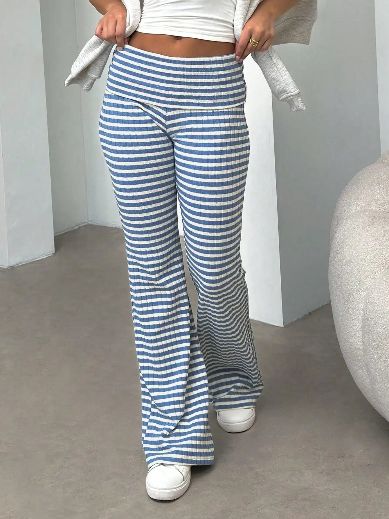 High-Waisted Flared Pants for Sporty Casual Style